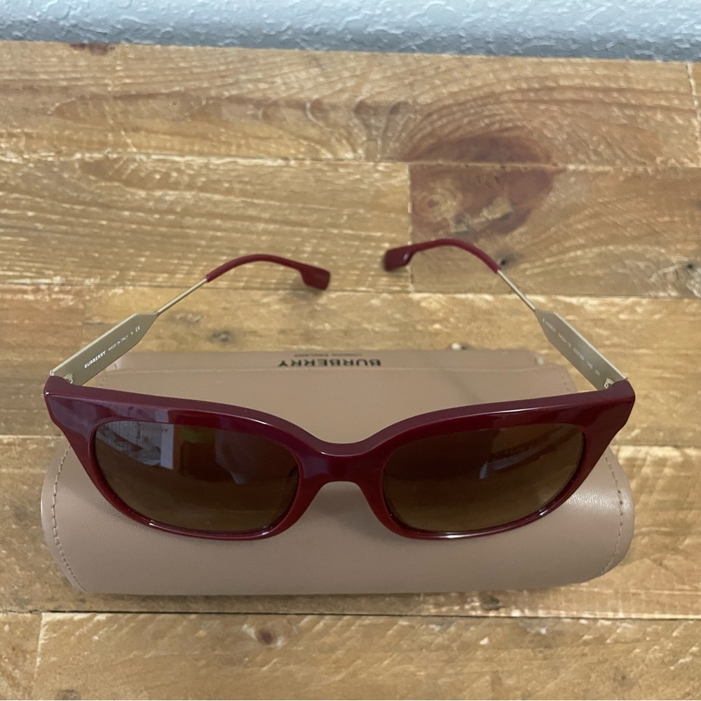 Burberry Sunglasses New - Picture 9 of 13